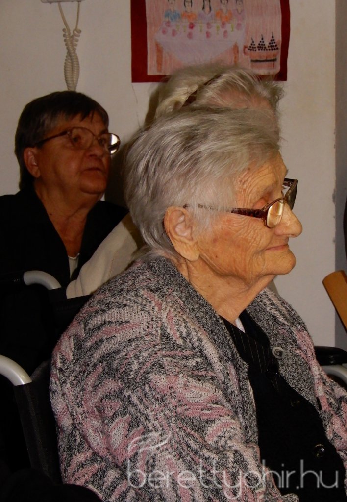 A szépkorúakat köszöntötték 12